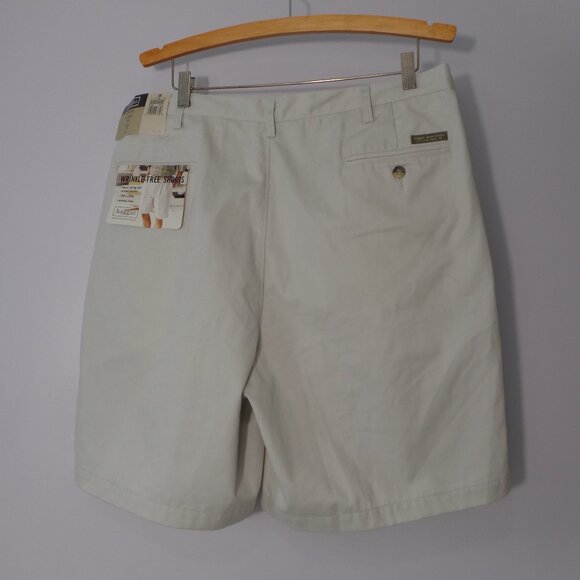 New! Hagger Men's Classic Knakis Wrinkle-Free  Pleated Front Shorts Size 40W - Picture 2 of 7